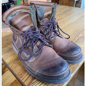 Gently used timberland earthkeeper boots